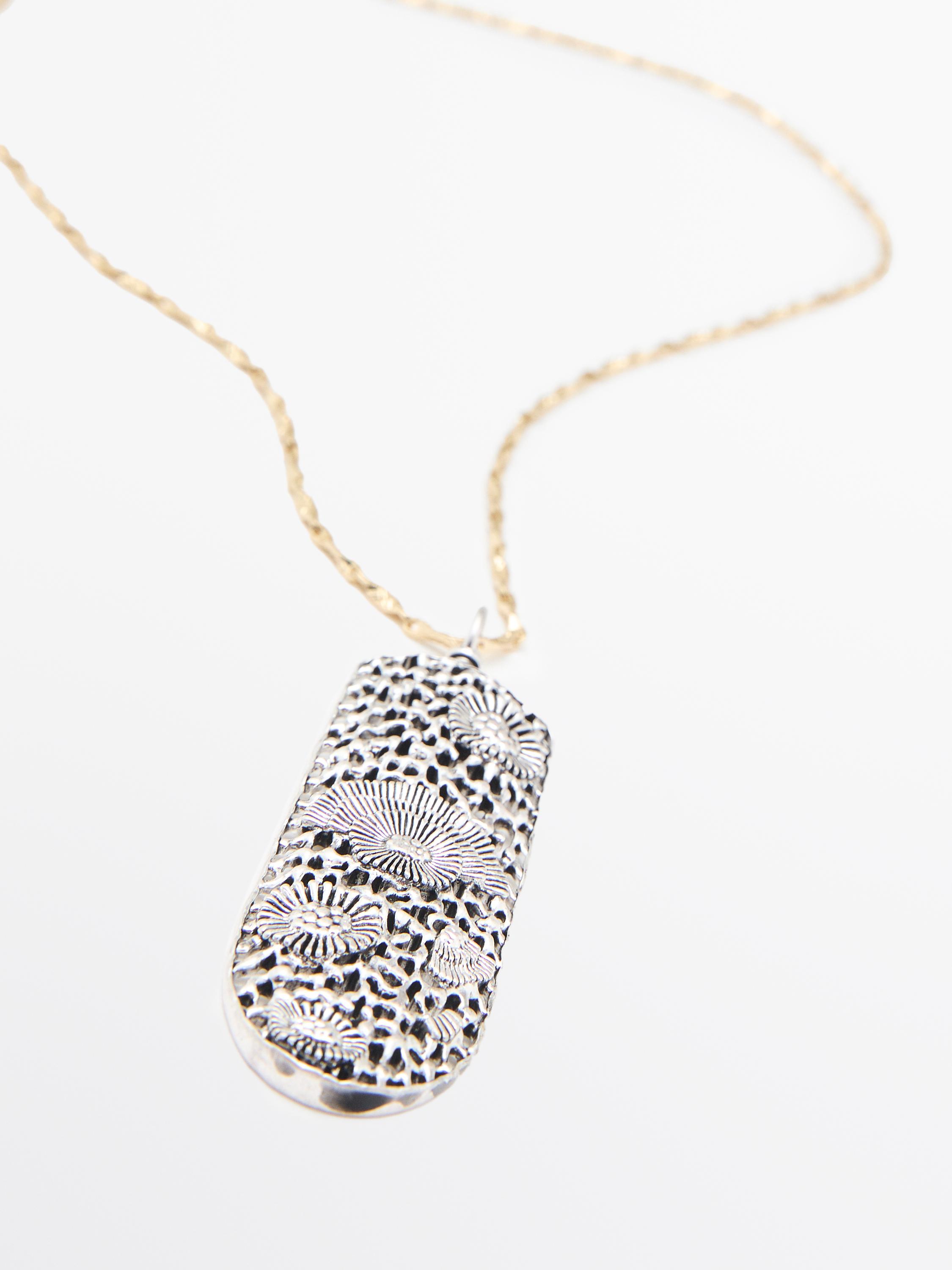 Pendant necklace with metal signet piece